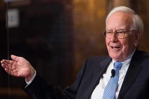 Warren Buffett outperforms Cathie Wood as tech stocks tumble and safer assets rise