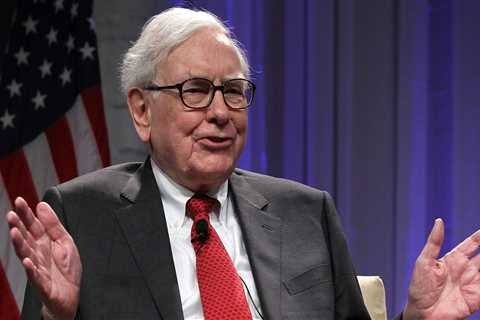 Warren Buffett has warned against hoarding cash, gold, or bitcoin during wars — and touted..